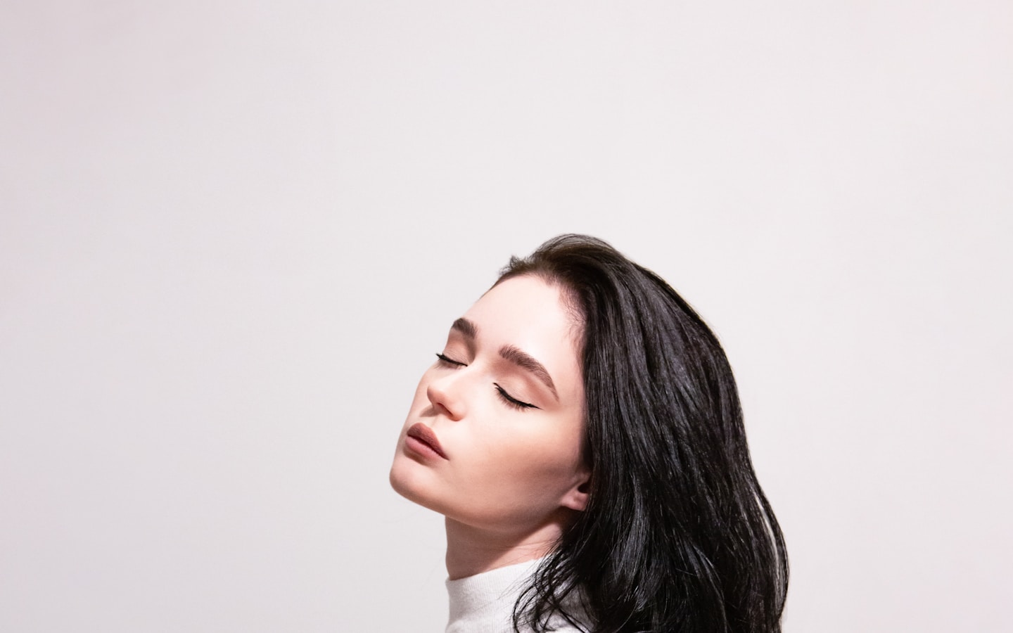 ストレートヘアに仕上がった女性